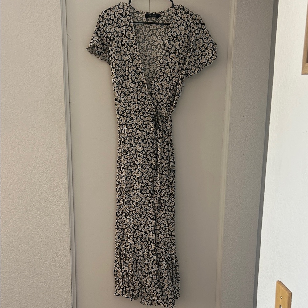 Chic Black and White Floral Midi Dress